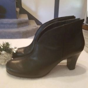 AEROSOLES HEELREST BEAUTIFUL LADIES BLACK BOOTS